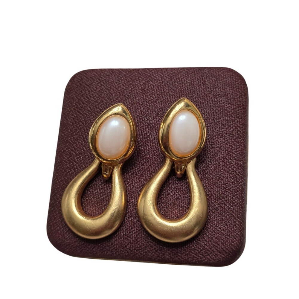 Vintage Gold Tone Faux Pearl Clip‎ On Earrings Elegant Classic Statement